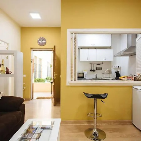 Cozy And Well Located In The Center Of