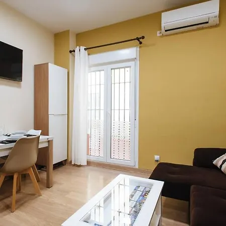 Cozy And Well Located In The Center Of Apartment *