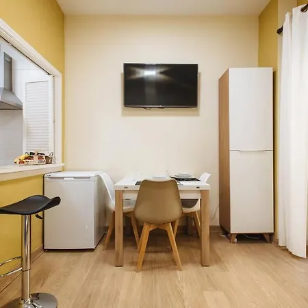 Cozy And Well Located In The Center Of *
