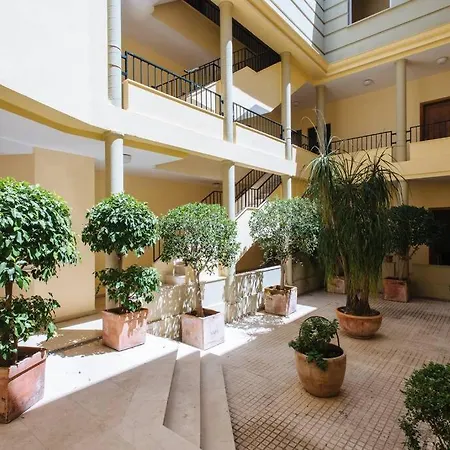 Cozy And Well Located In The Center Of Apartment *